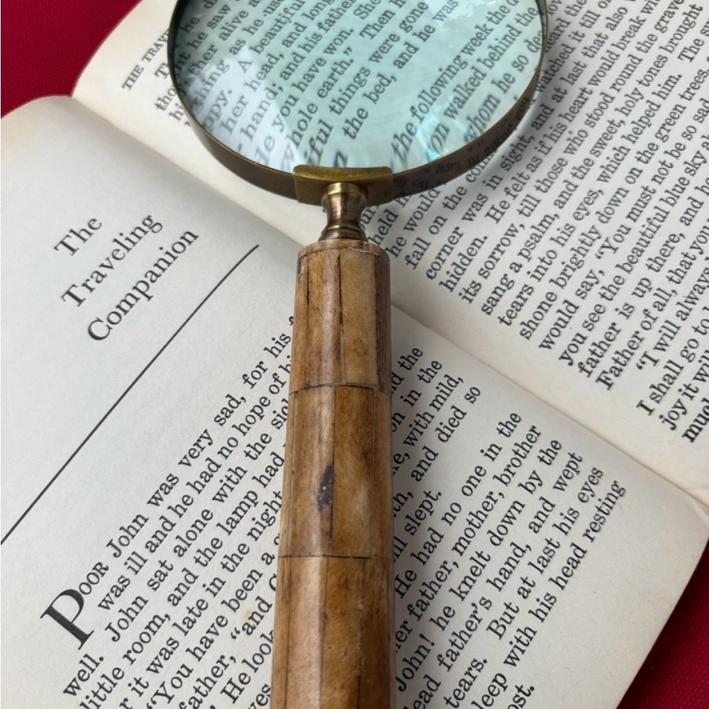 Wooden Handle Magnifying Glass